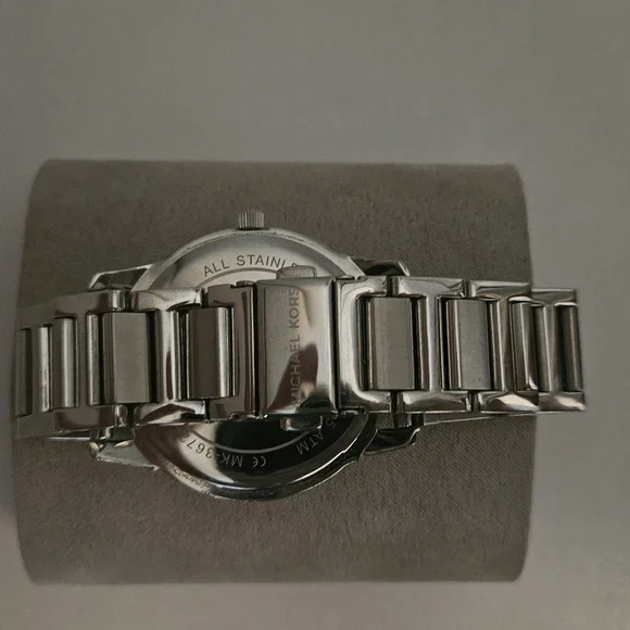 Michael Kors Womens Hartman Watch- Silver - Picture 4 of 6